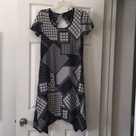 Cuddl Duds Flexwear Handkerchief Hem Black and White Print Dress - Picture 2 of 8